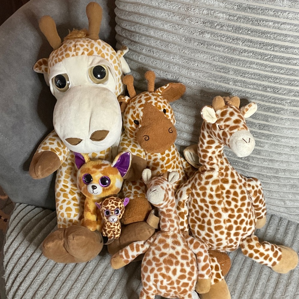 Adorable 6 Giraffe Plush Toy Set